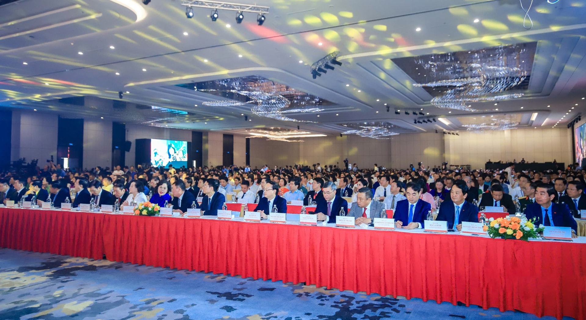 quang-canh-1756348918245311892545-1756351863747-175635186412591758965.jpg