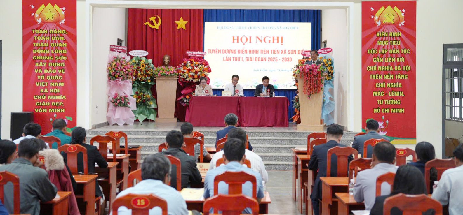 toan-canh-hoi-nghi(1).jpg