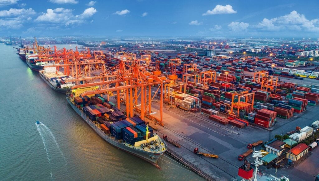 Thủ tục nhập cảnh, xuất cảnh, chuyển cảng đối với tàu quân sự nước ngoài tại cảng biển từ 12/10/2025 (Hình ảnh từ Internet)