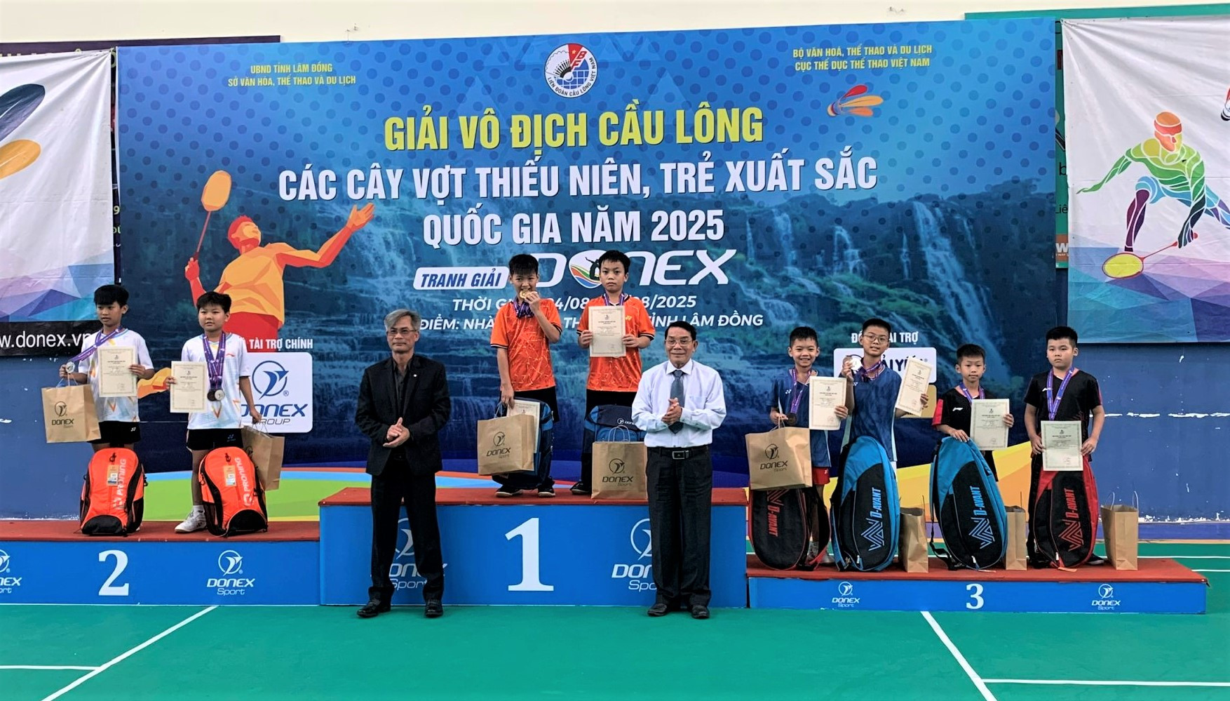 Các VĐV dẫn đầu trong nội dung đôi nam U11