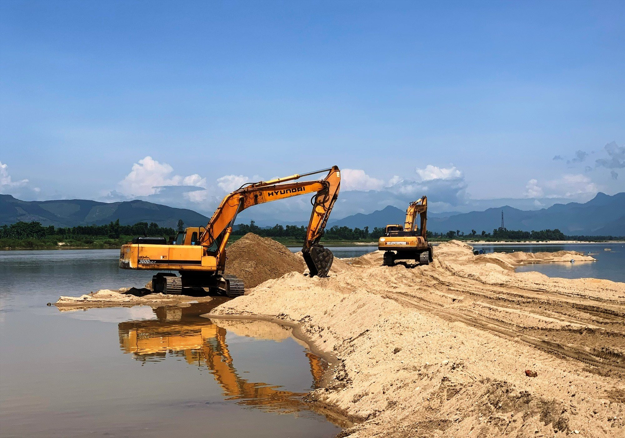 Quy định mới về lấy và phân tích mẫu cát trong lòng sông hồ từ 03/10/2025