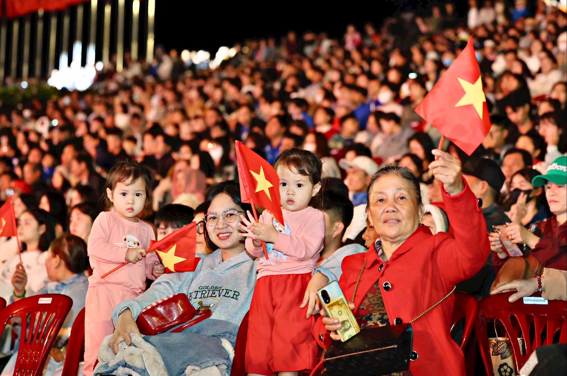 Many families brought their children to see the special art program to celebrate Independence Day.