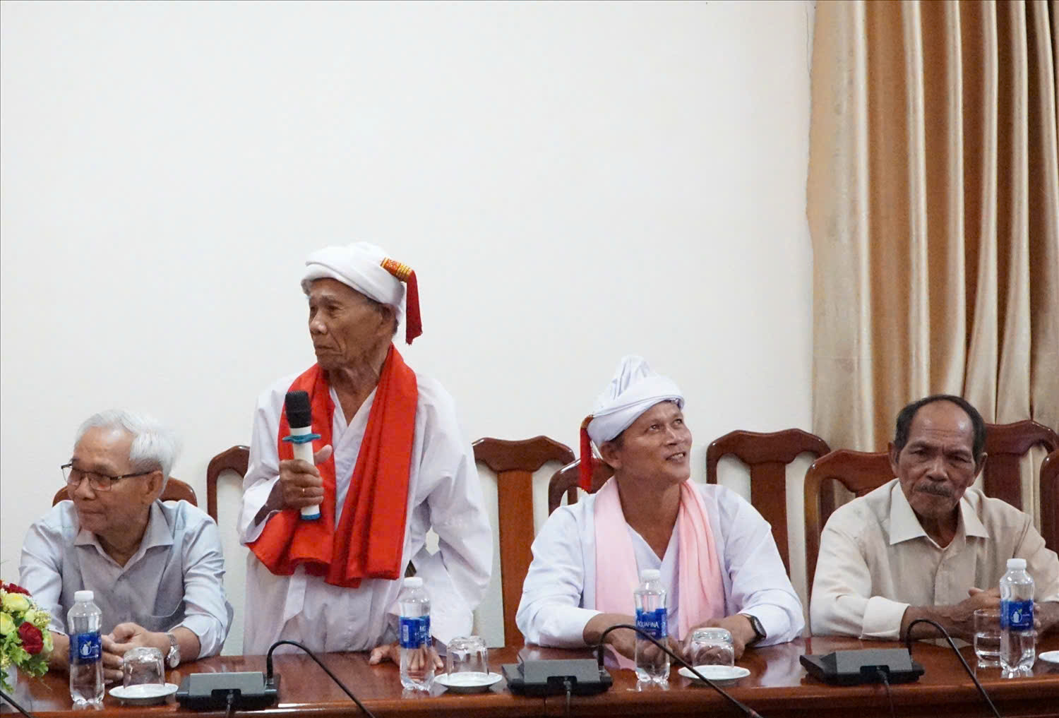 Giáo cả Đoàn Minh Duyên dân tộc Chăm, người có uy tín tại xã Tuy Phong trong chuyến học tập trao đổi kinh nghiệm tại TP. Cần Thơ