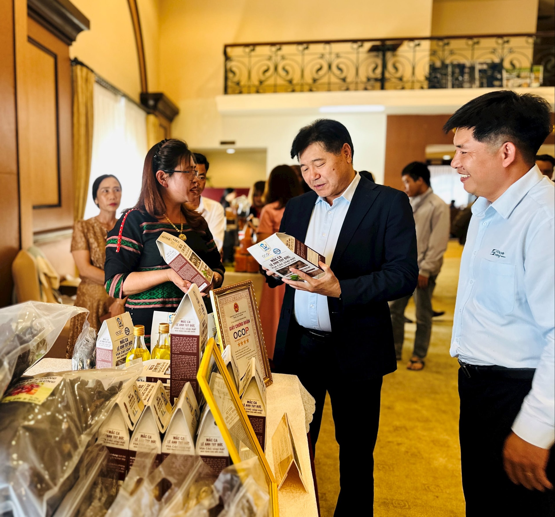 Gian hàng chị Dung HTX Long Việt