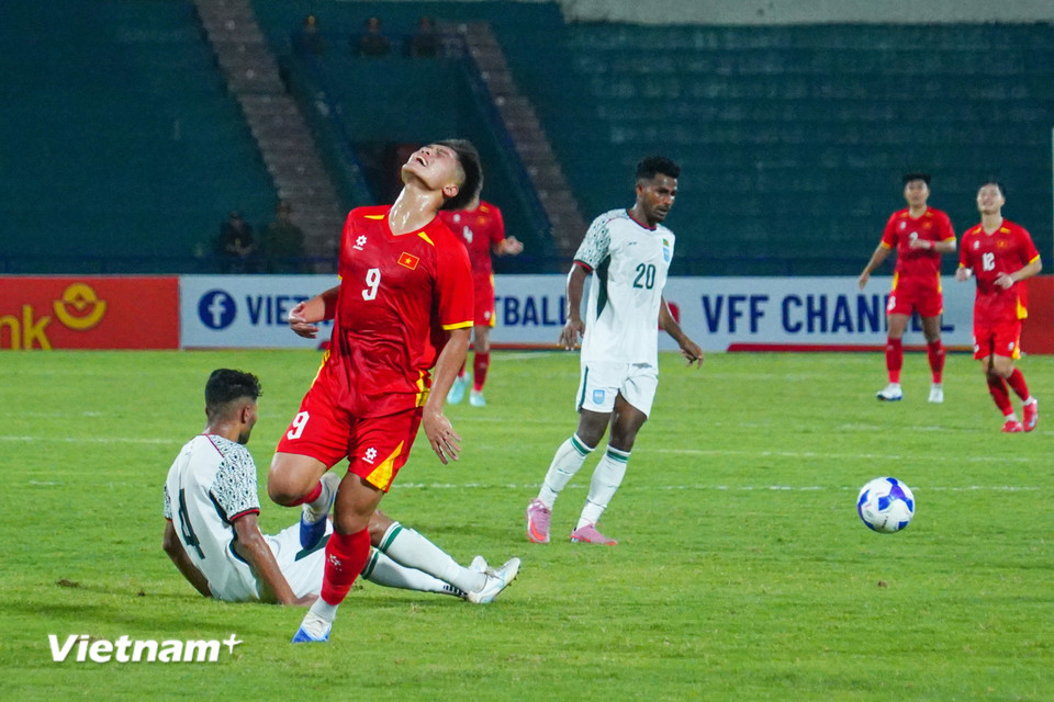 Những phút cuối trận, các chân sút của U23 Việt Nam có thêm một số cơ hội nhưng không thể tận dụng thành công. Thắng chung cuộc 2-0 ở trận mở màn, U23 Việt Nam tạm dẫn đầu bảng C. (Ảnh: Việt Anh/Vietnam+)