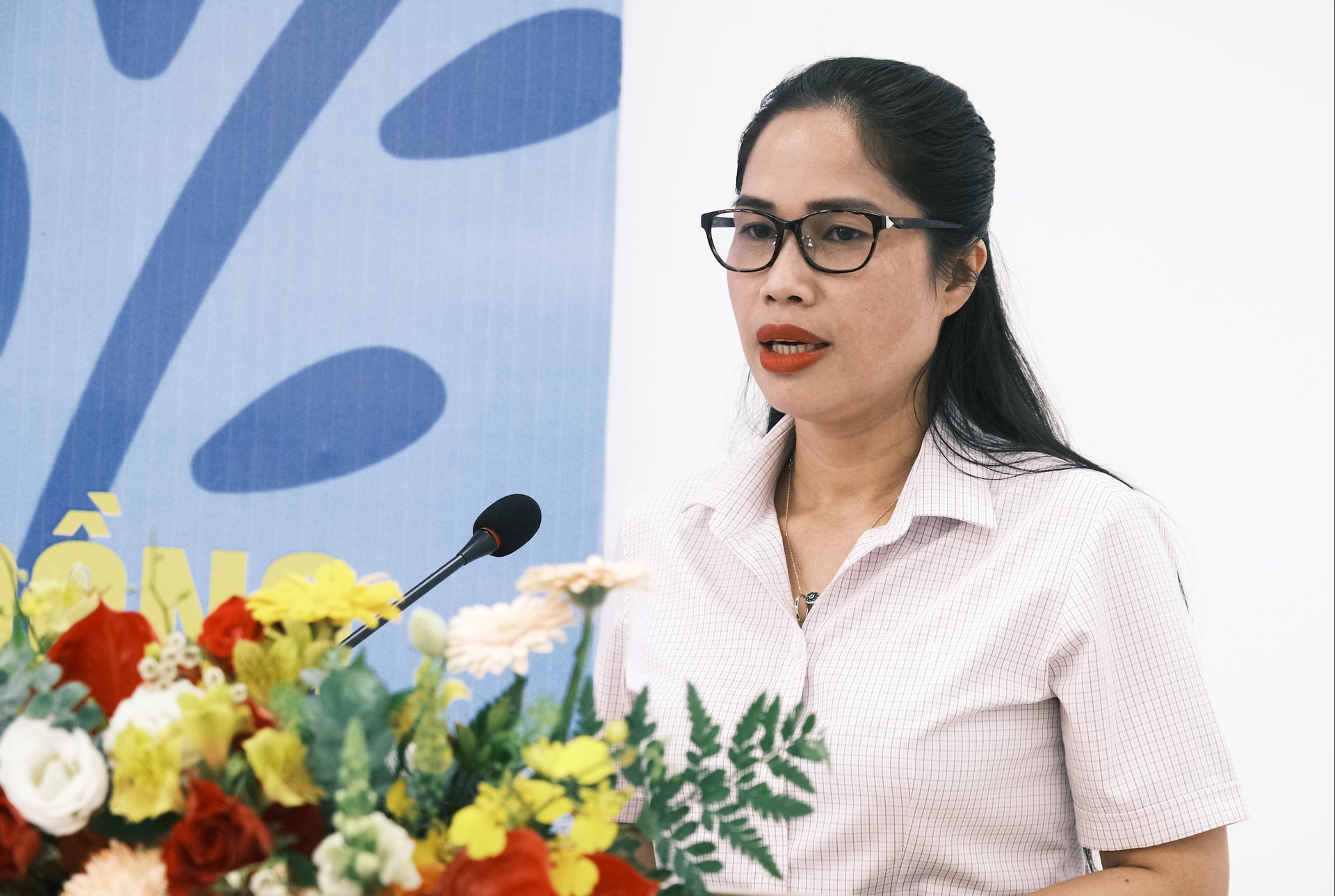 Chủ tịch Hội LHPN Việt Nam tỉnh Lâm Đồng H'Vi Êban báo cáo