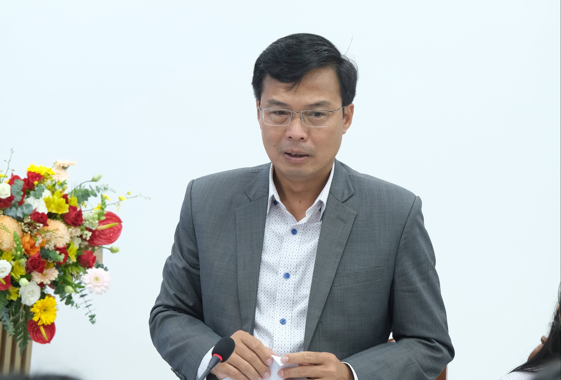 Đồng chí Đinh Văn Tuấn, Phó Chủ tịch UBND tỉnh Lâm Đồng đề nghị Hội LHPN tỉnh cần kịp thời phản ánh khó khăn, vướng mắc trong quá trình thực hiện Dự án 8 để được UBND tỉnh kịp thời hỗ trợ tháo gỡ.