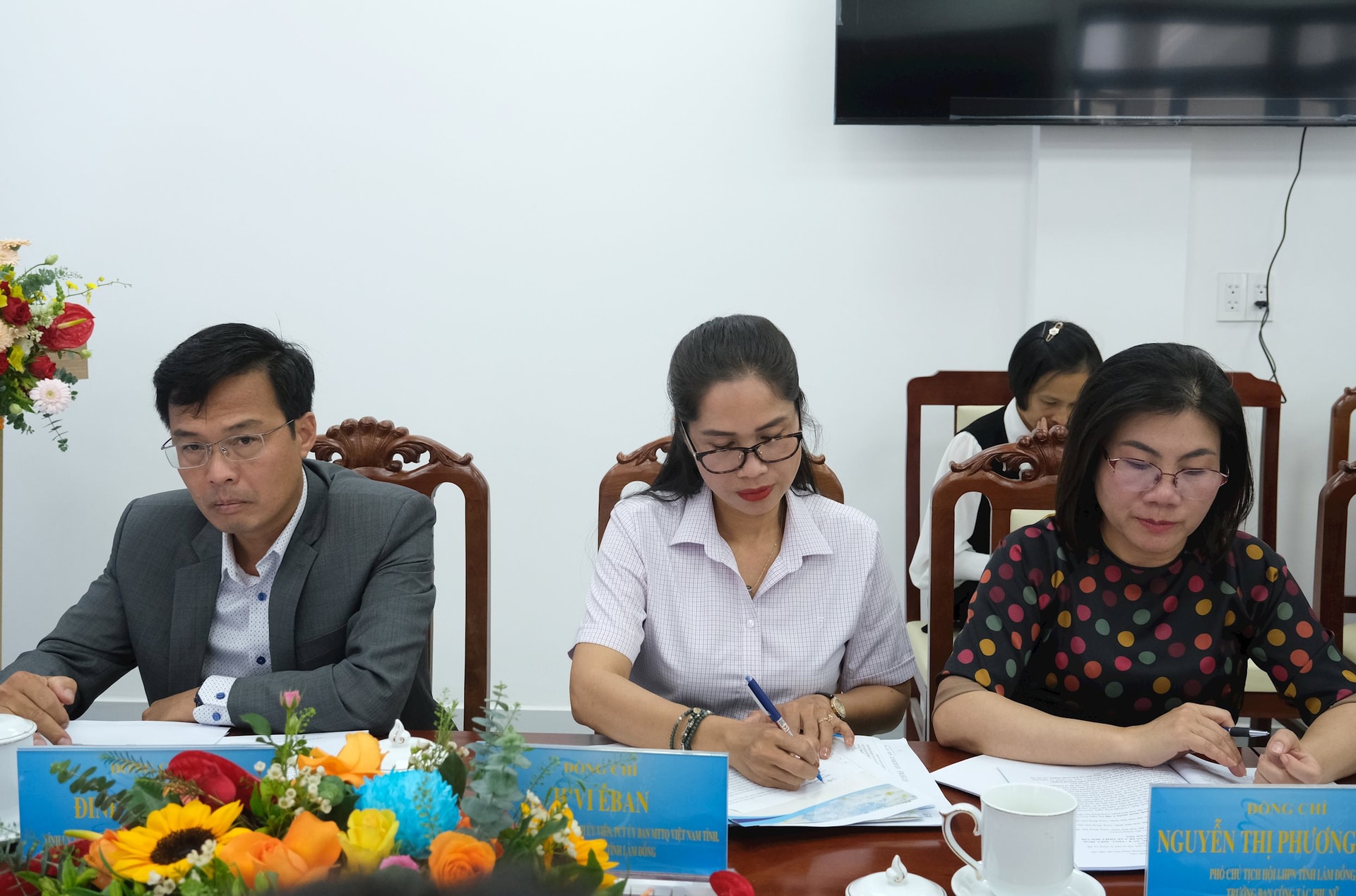 Đồng chí Đinh Văn Tuấn, Phó Chủ tịch UBND tỉnh tham dự buổi làm việc