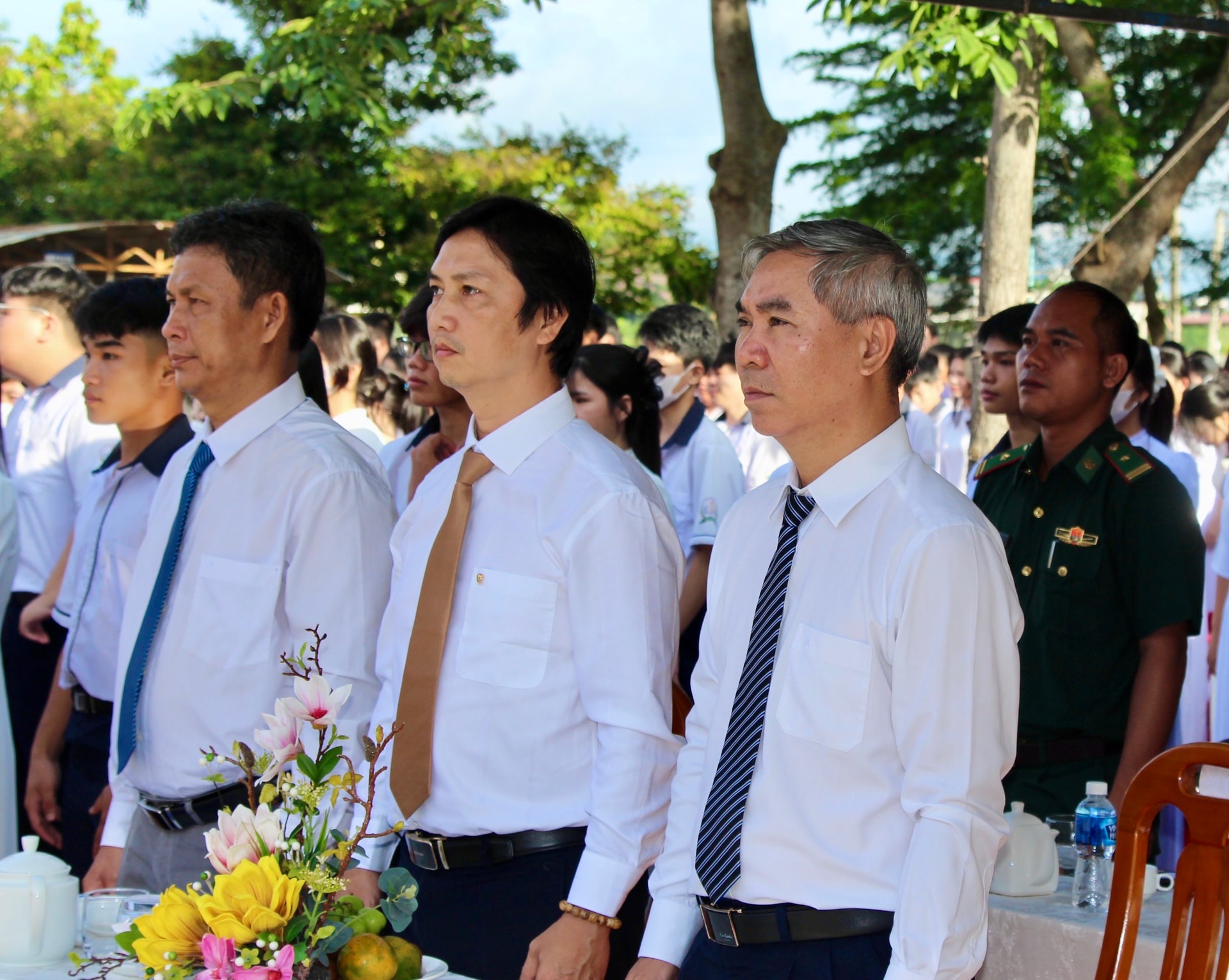 Đồng chí Nguyễn Văn Quang - Ủy viên Ban Thường vụ Tỉnh ủy, Chủ nhiệm Ủy ban Kiểm tra Tỉnh ủy dự lễ Khai giảng tại Trường THPT Nguyễn Trường Tộ