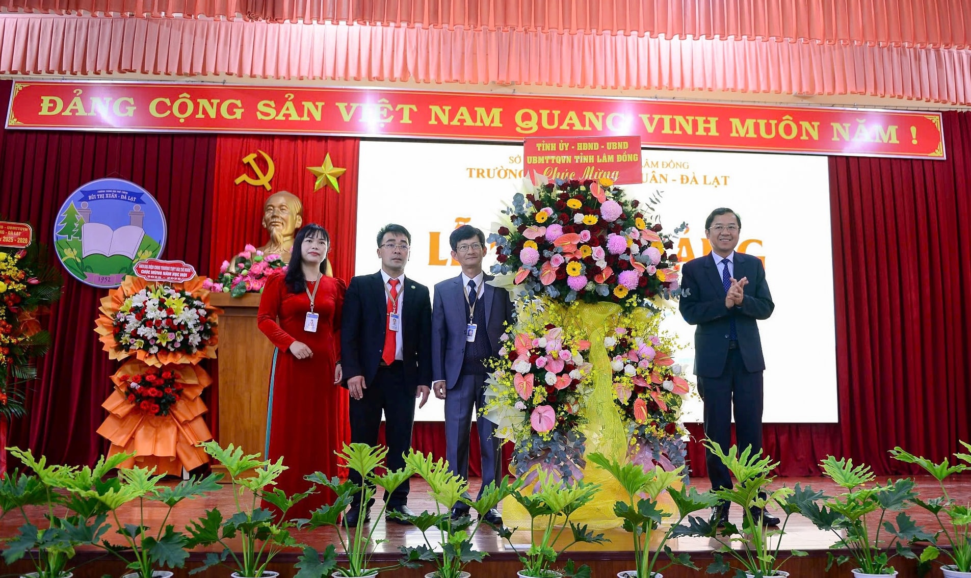 Dong-Chi-Ton-Thien-Dong-Tang-Lang-Hoa-អបអរសាទរ-Bui-Thi-Xuan-Da-Lat-High-School-On-The-Occasion-Of-The-Of-The- Opening-of-The-New-School-2-(1).jpg