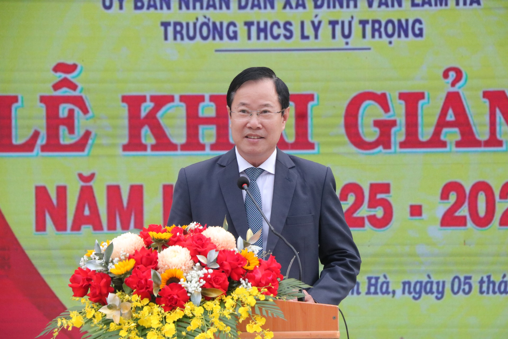 Bei der Eröffnungszeremonie sprach Genosse Pham Trieu, Mitglied des Ständigen Parteikomitees der Provinz und stellvertretender Vorsitzender des Provinzkomitees der Vaterländischen Front Vietnams.