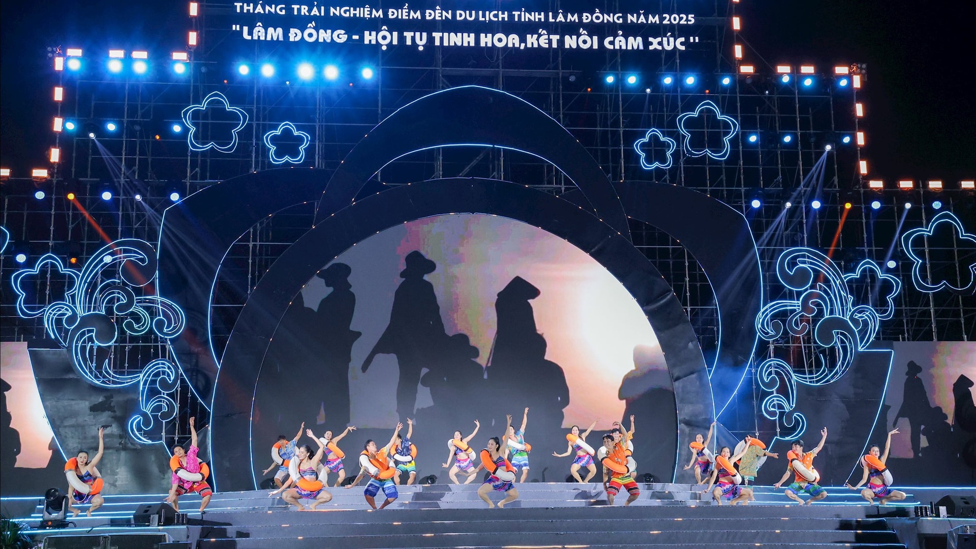tiet-muc-mua-goi-moi-ve-vung-bien-xanh-lam-dong.jpg