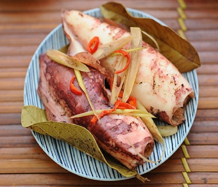 Mực luộc tiện lợi, dễ làm.