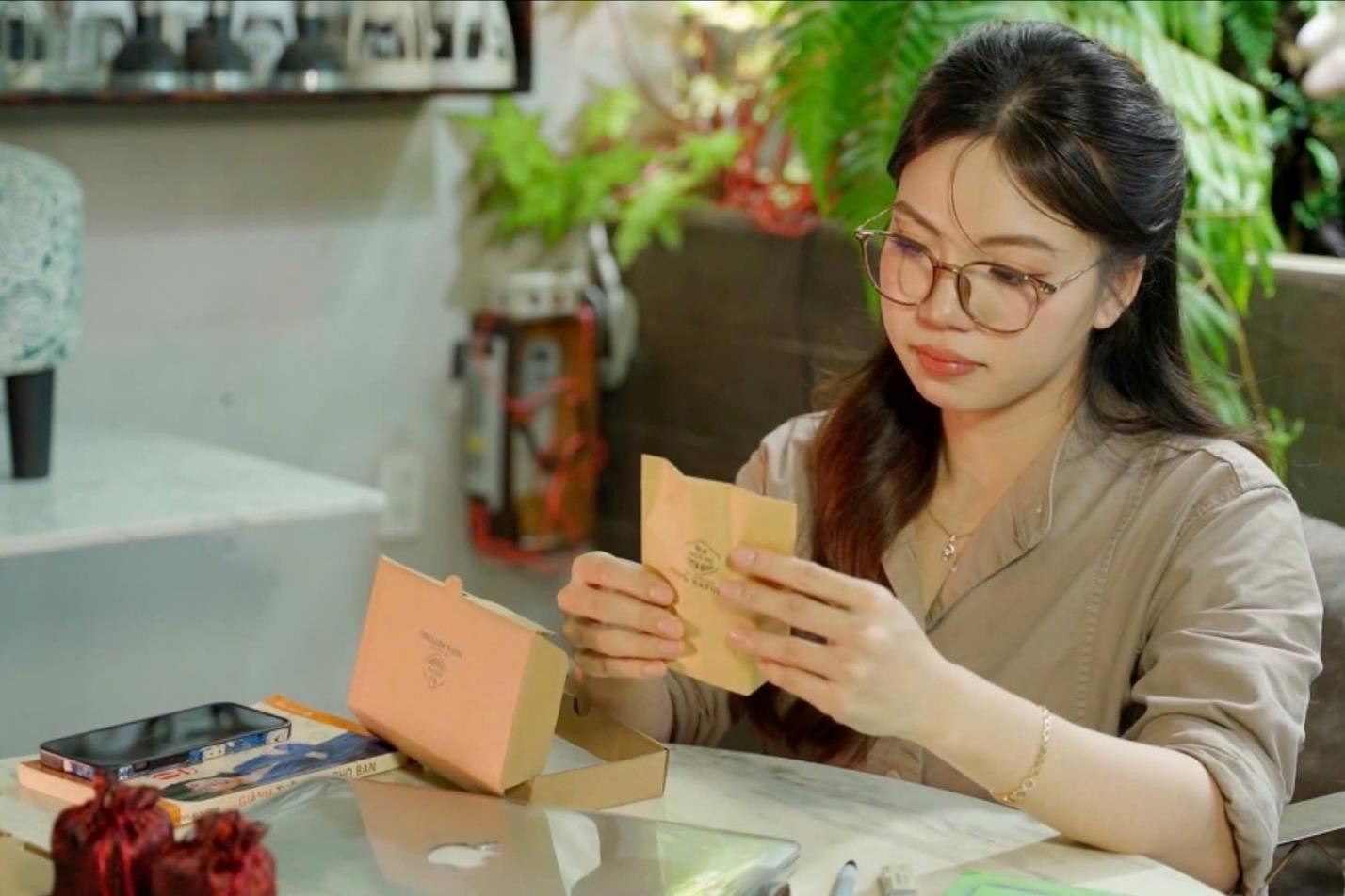 Cô gái trẻ và giấc mơ đưa nghệ trắng thành đặc sản