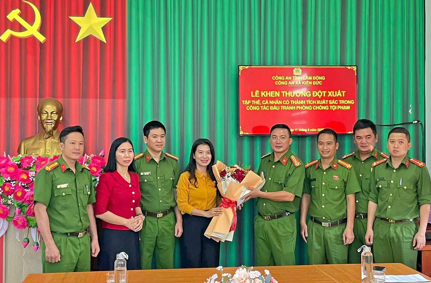 anh-khen-thuong-1-.jpg