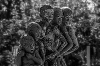 Ma bùn tượng trưng cho người đã khuất.