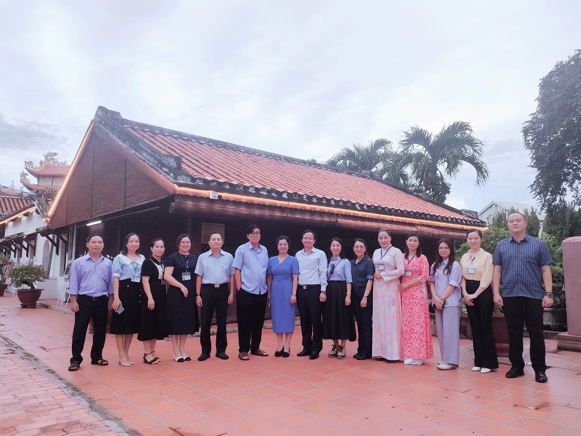 គណៈប្រតិភូបានទៅលេងសាលា Duc Thanh ជាកន្លែងដែលពូបានឈប់បង្រៀននៅឆ្នាំ ១៩១០។