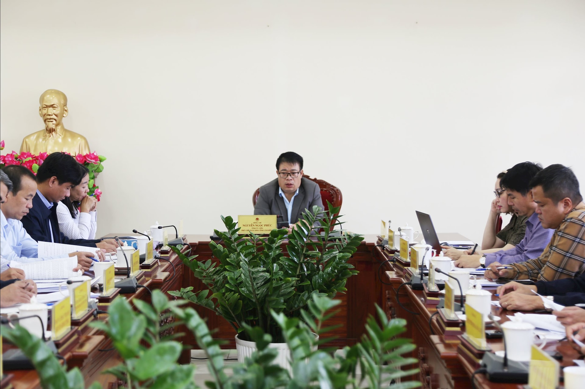 សន្និសីទ
