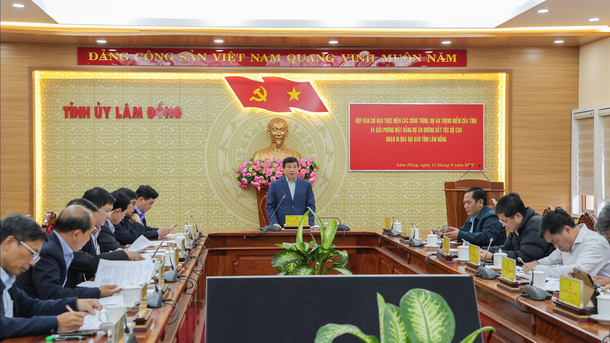 Đồng chí Bí thư Tỉnh uỷ chủ trì phiên họp