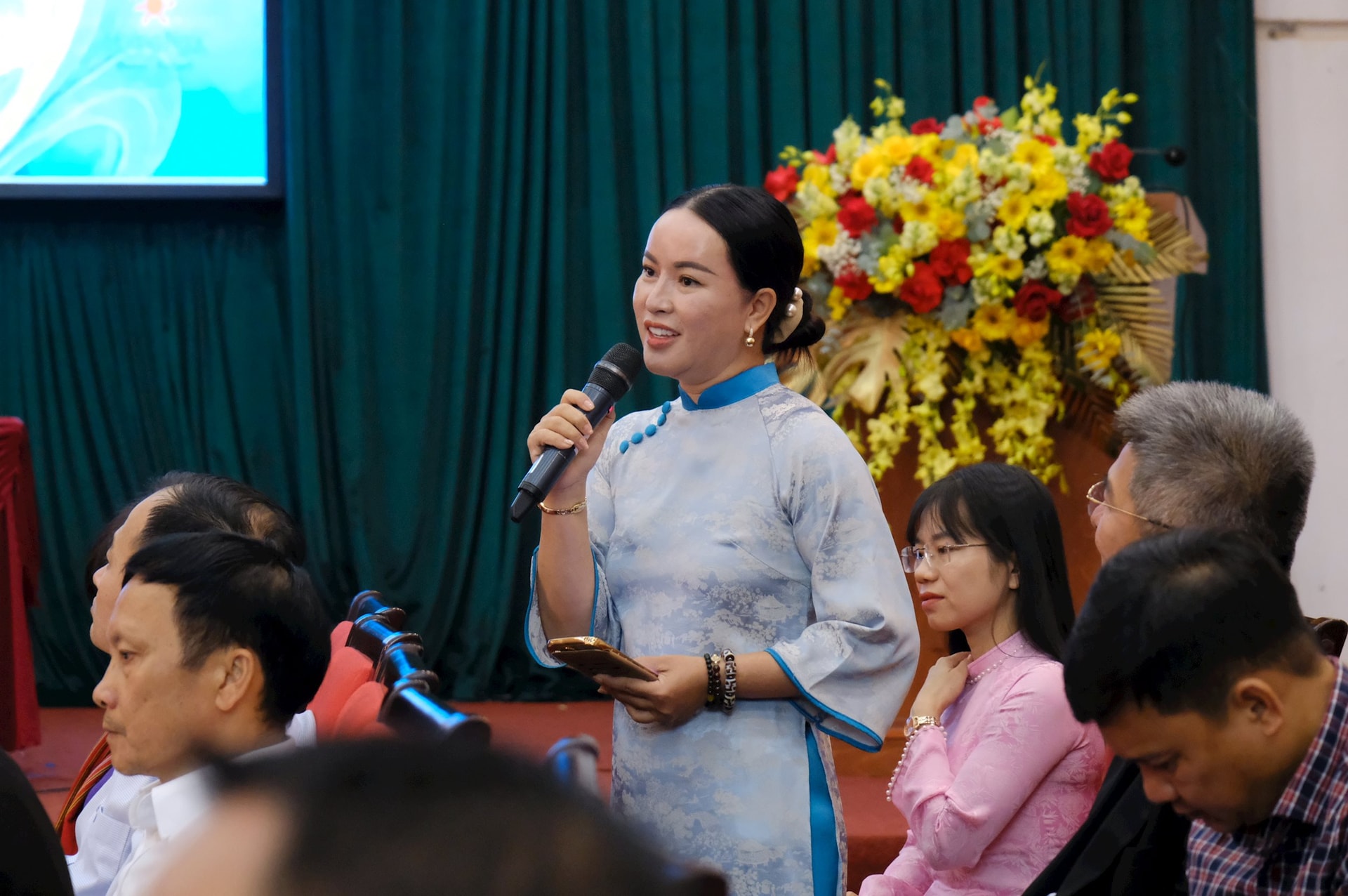 bà Nguyễn Thị Hà - Giám đốc Công ty TNHH Tư vấn Đầu tư Xây dựng và Dịch vụ Tây Nguyên Xanh, với kinh nghiệm trong lĩnh vực đầu tư và phát triển dự án du lịch, chia sẻ về địn