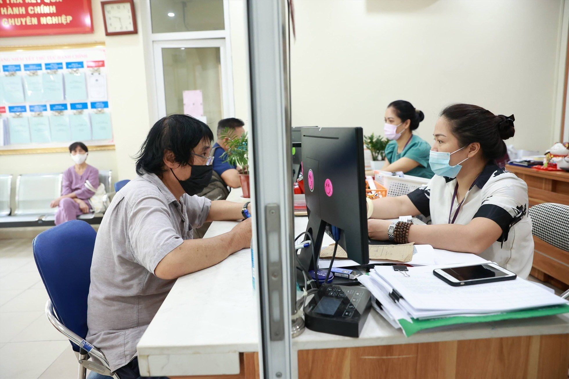 Chế độ đối với người làm việc theo hợp đồng tại cơ quan Nhà nước mới nhất (Hình ảnh từ Internet)