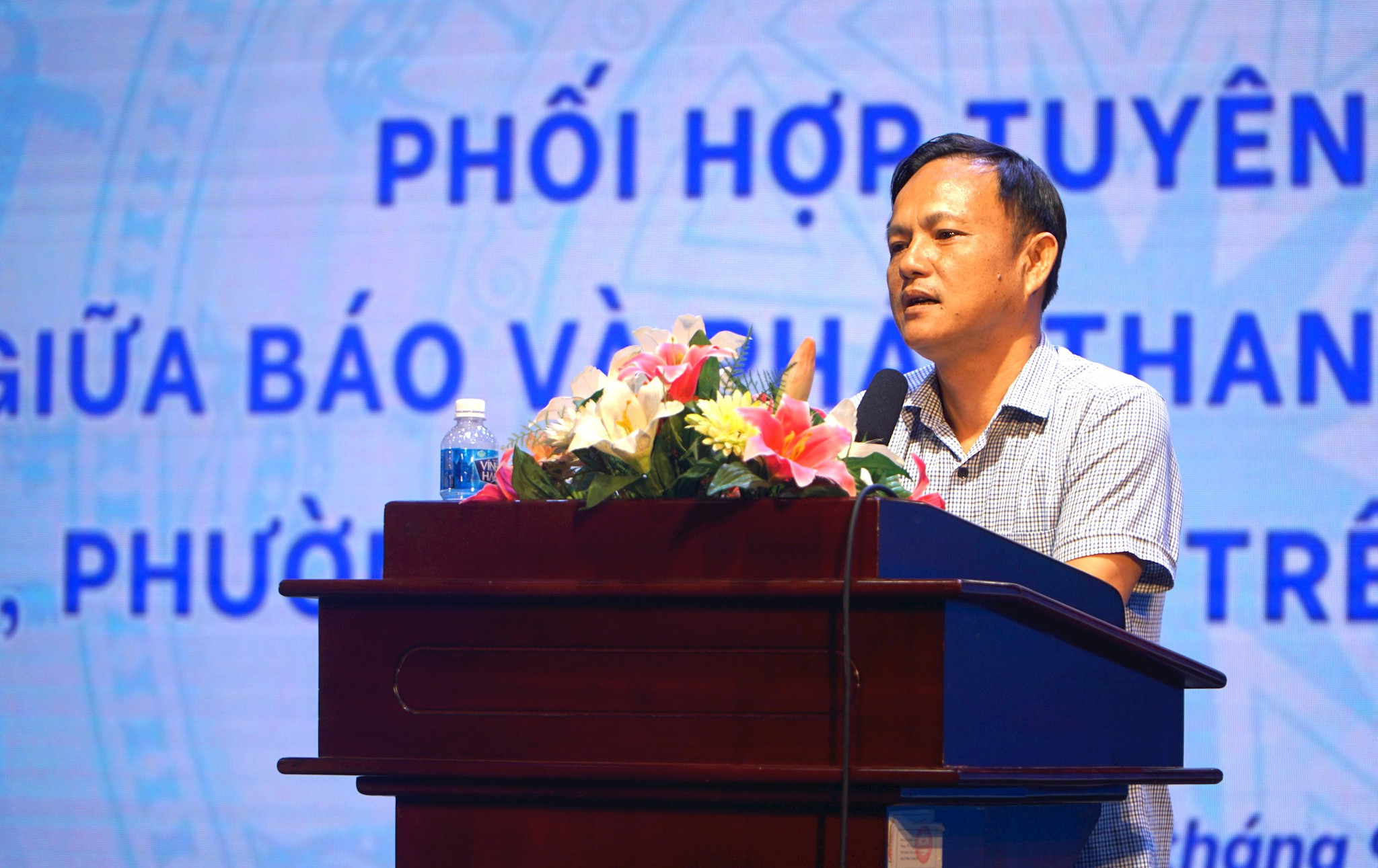 Đồng chí Nguyễn Minh Quốc, Phó Bí thư Thường trực Đảng ủy xã Tân Lập phát biểu tại Hội nghị