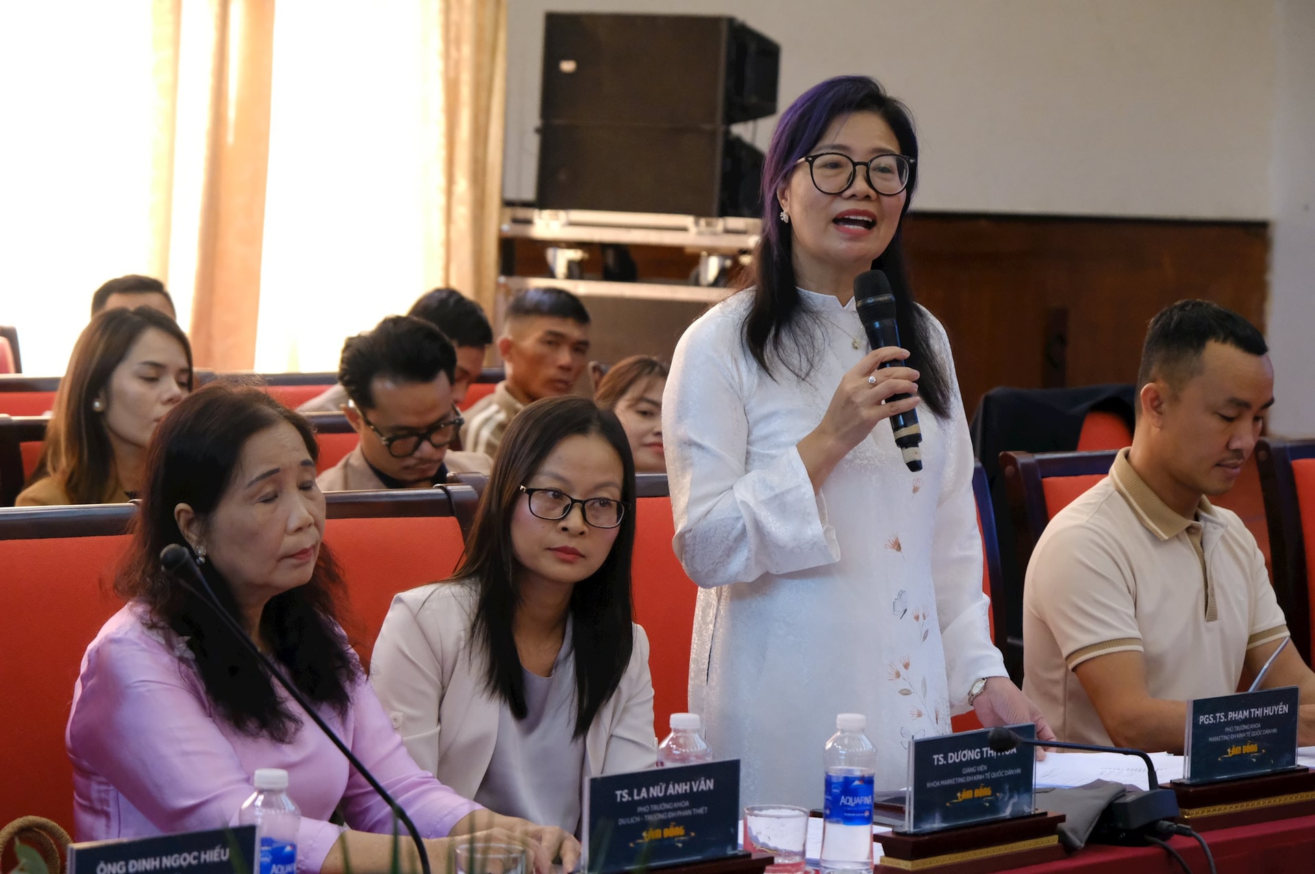 PGS.TS. Phạm Thị Huyền - Phó trưởng Khoa Marketing, Đại học Kinh tế Quốc dân Hà Nội đóng góp ý kiến về định hướng các loại hình du lịch đặc trưng của các khu vực