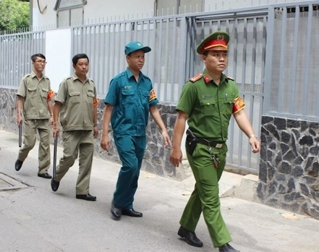 Công an xã giám sát người có hành vi bạo lực gia đình- Ảnh 1.