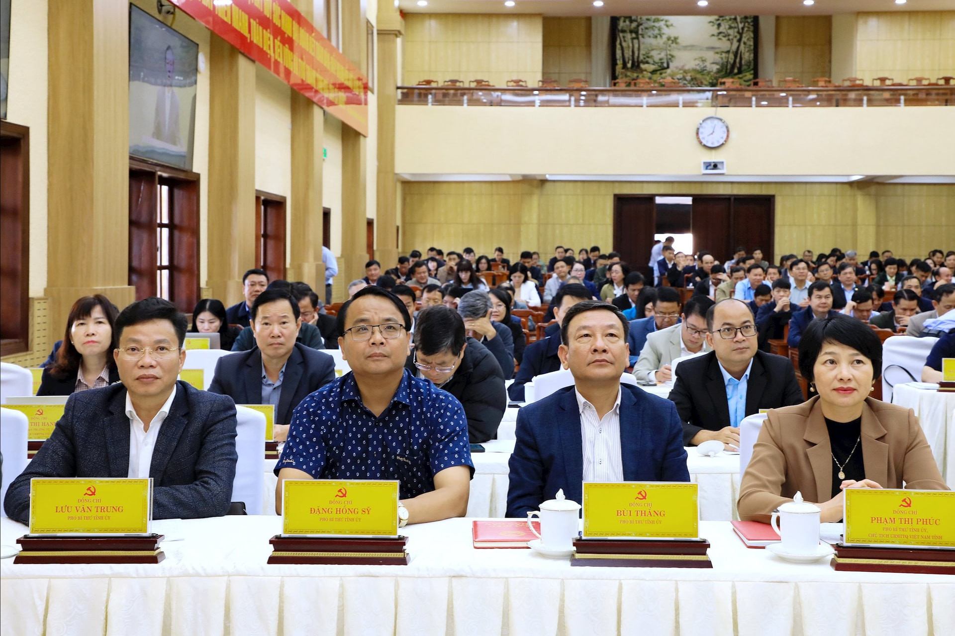 4-cac-dong-chi-pho-bi-thu-tinh-uy-lam-dong-du-hoi-nghi(1).jpg
