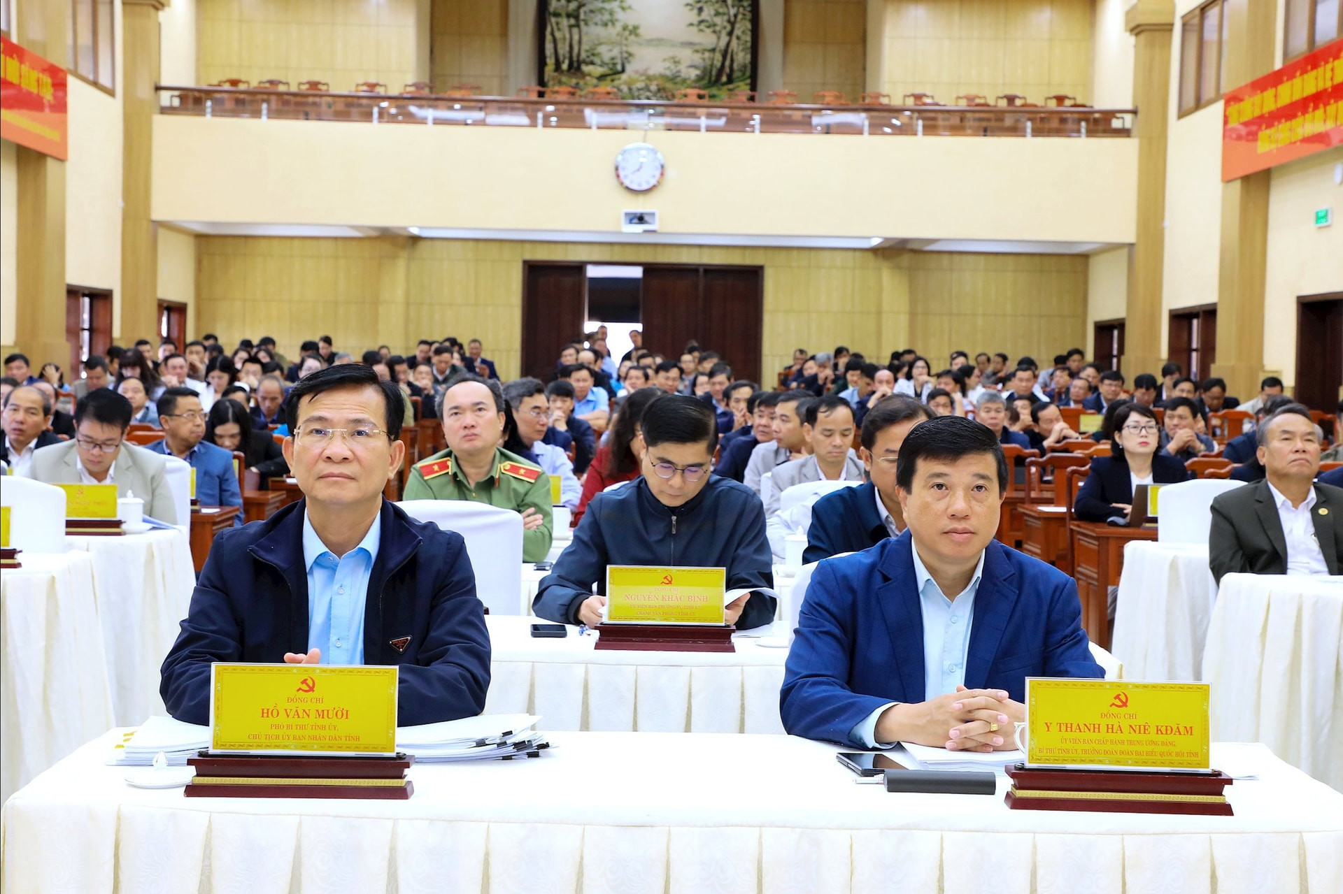8-cac-dai-bieu-theo-doi-phan-trinh-bay-tai-diem-cau-chinh(1).jpg