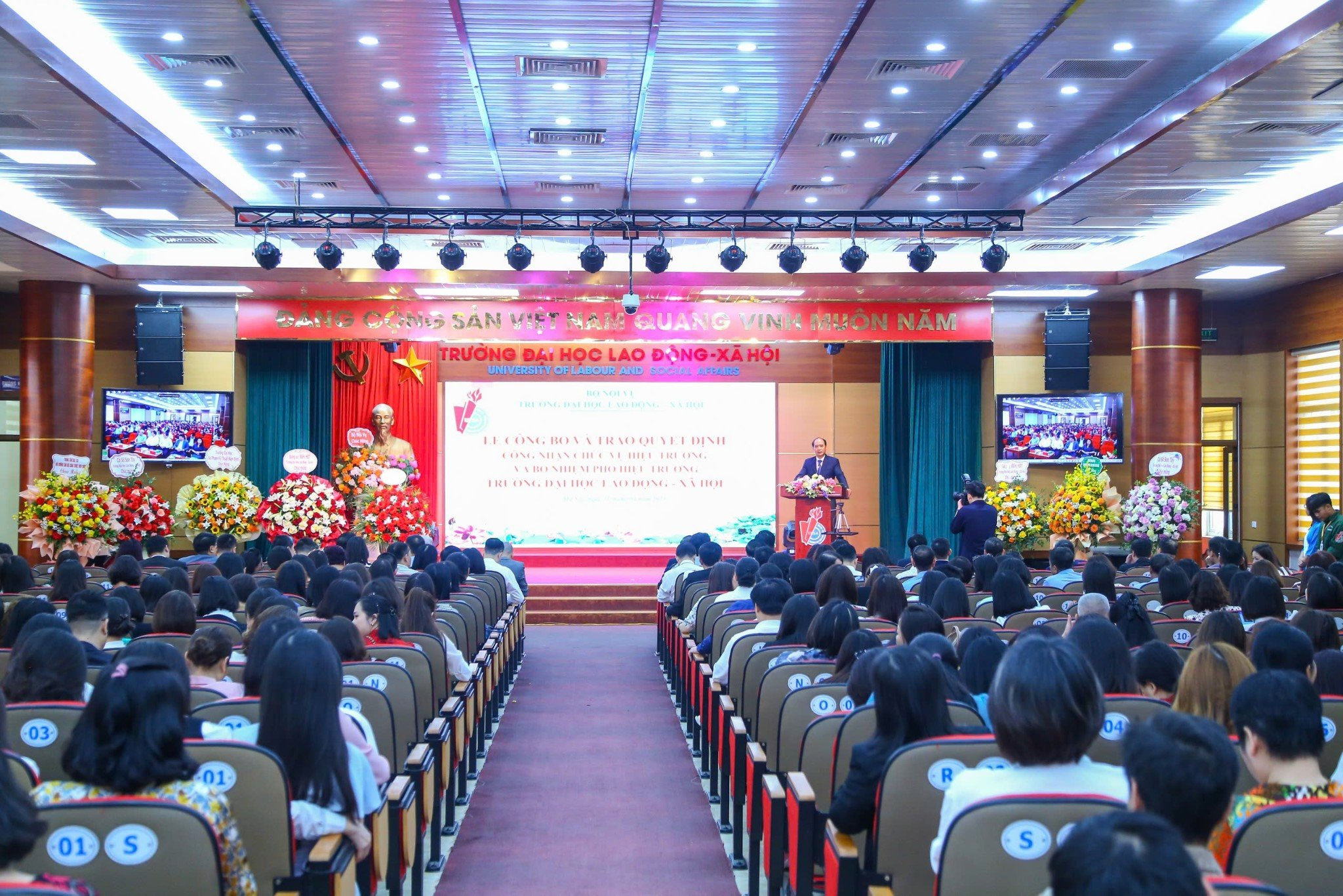 Không tổ chức hội đồng trường: Dừng bổ nhiệm Hiệu trưởng và Phó Hiệu trưởng