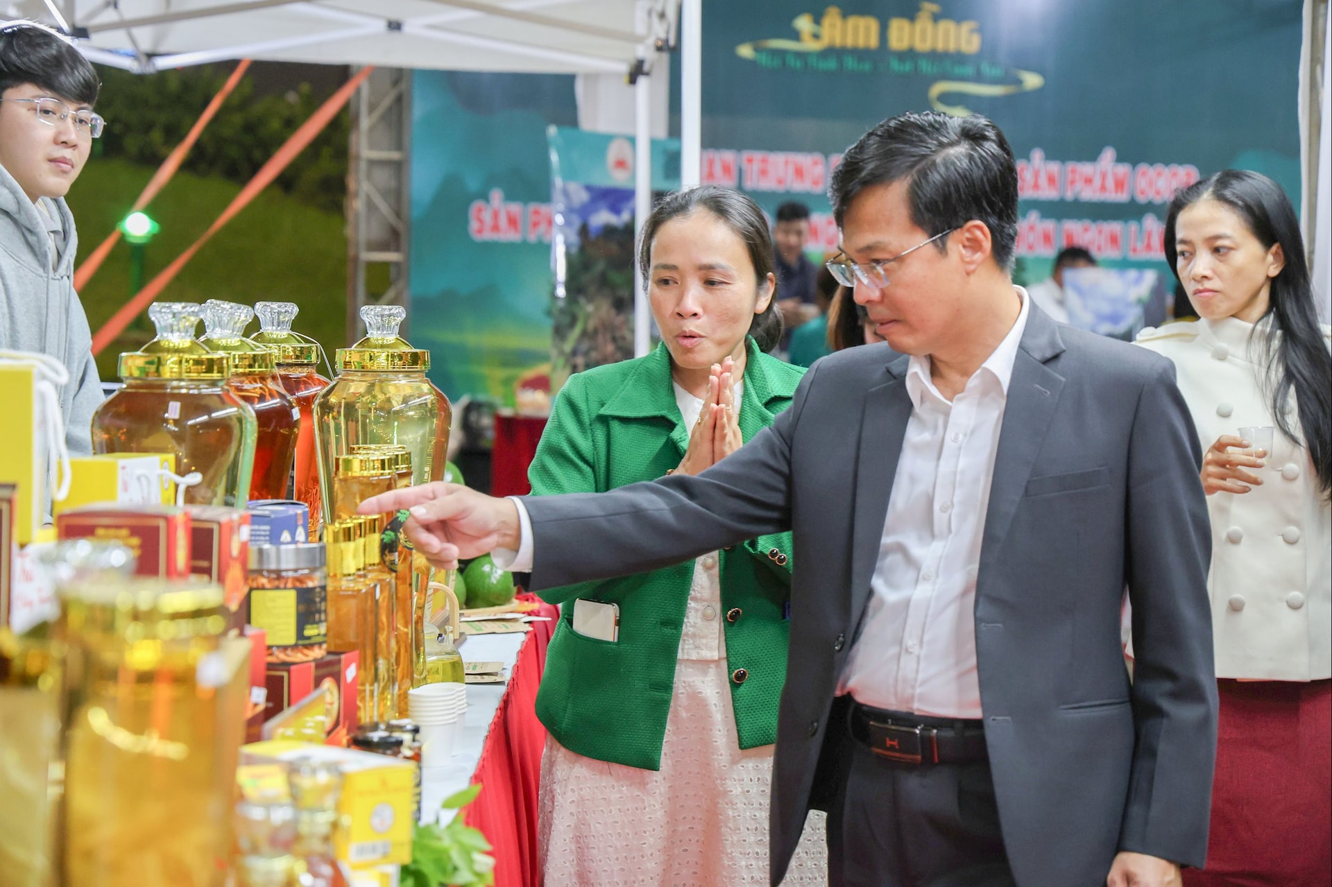 ພາບໂດຍ ຮວ່າງງວຽນ