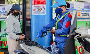 Giá xăng ngày mai dự báo quay đầu tăng sau một phiên giảm giá