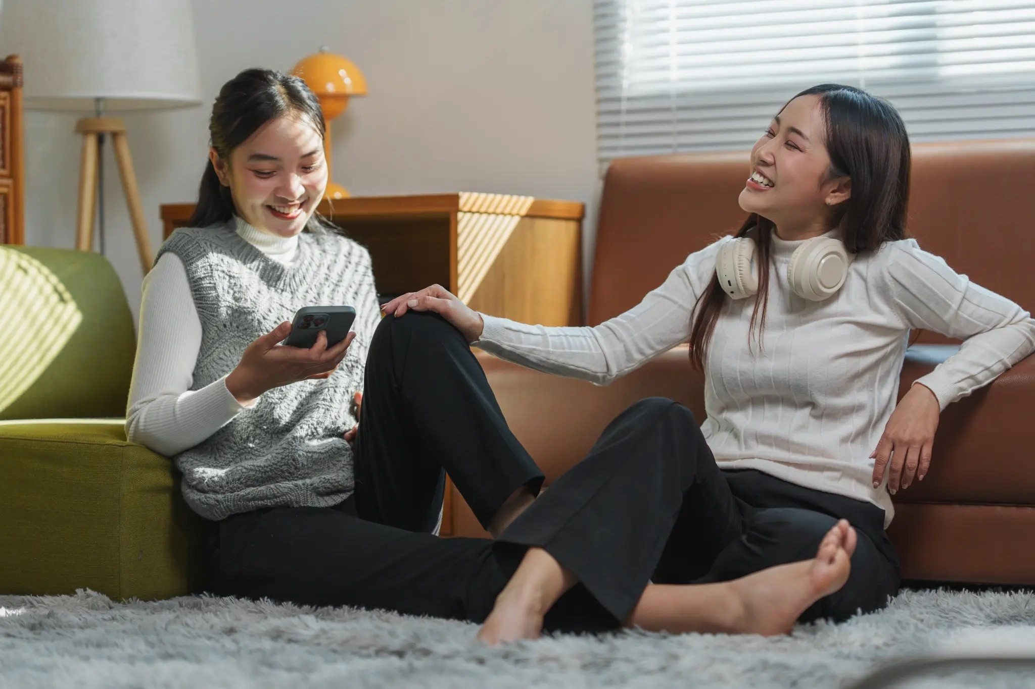 Trung bình mỗi người lớn thuộc thế hệ Z chỉ dành 49 phút ở ngoài trời vào các ngày trong tuần. (Ảnh: Adobe Stock)