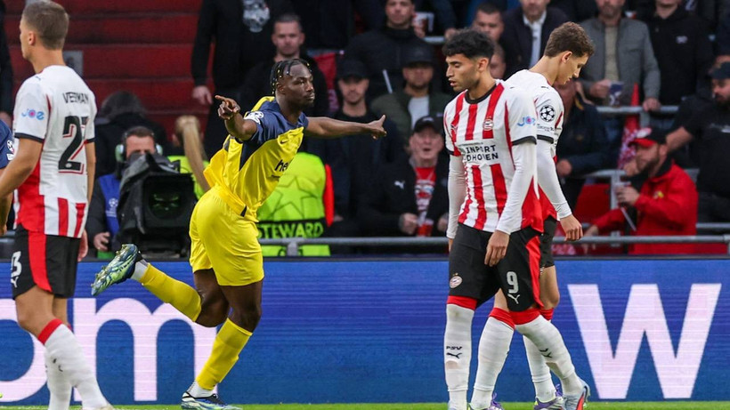 Union Saint Gilloise (áo vàng) tạo nên địa chấn ngay lần đầu thi đấu tại Champions League.