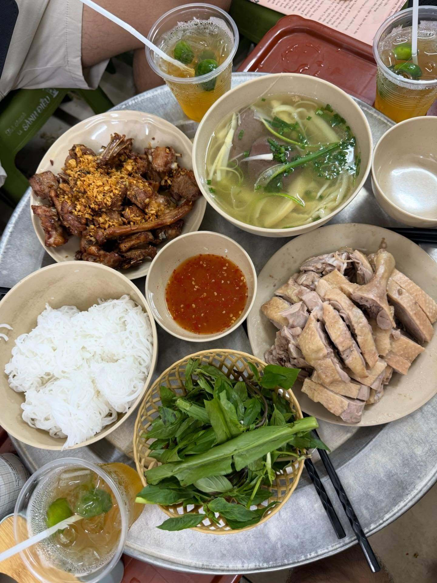 Mùa thu Hà Nội 'phủ sóng' cõi mạng, giới trẻ đua nhau 'chill' theo cách riêng - 8