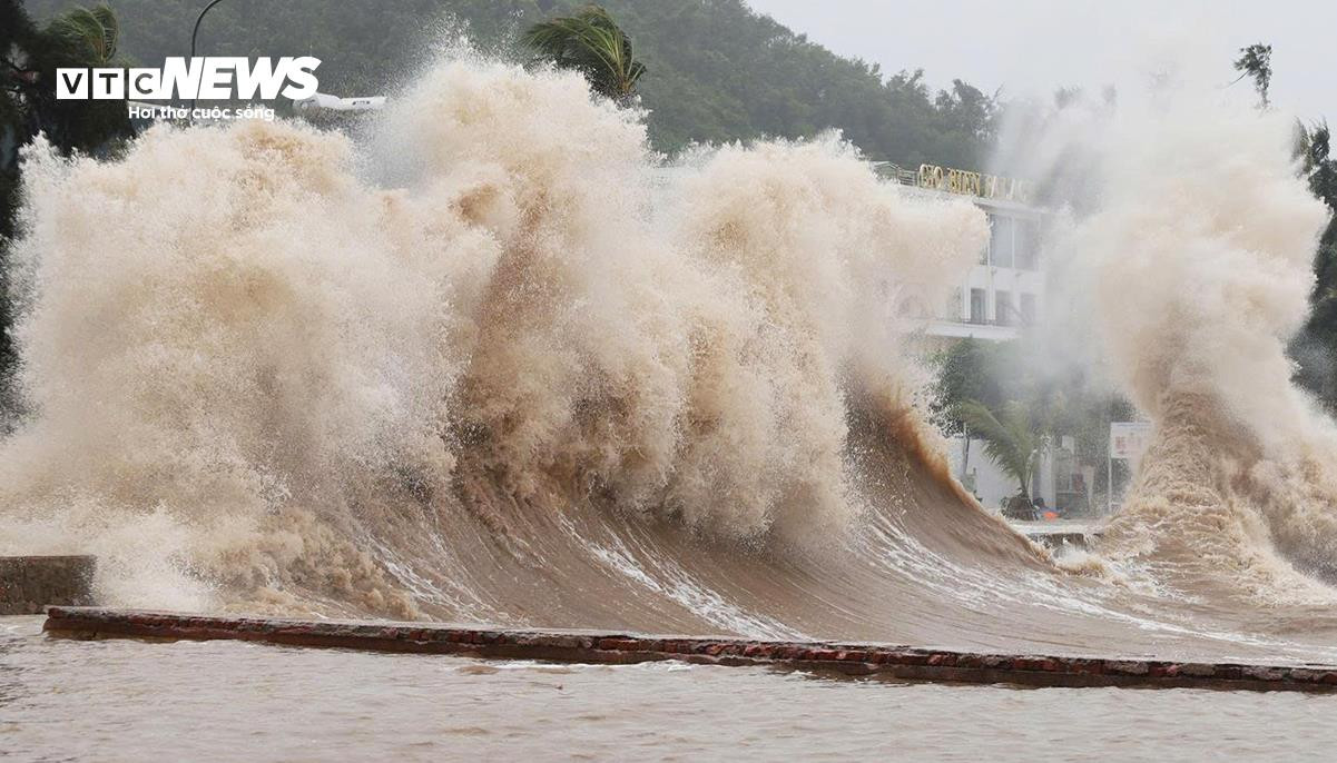 Biển Đông đón liên tiếp 2 cơn bão, trong đó một cơn bão khả năng ảnh hưởng trực tiếp đất liền nước ta. (Ảnh minh hoạ: Minh Khang)