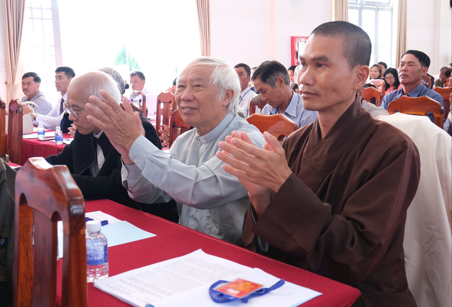 Đại biểu là chức sắc tôn giáo tham dự Đại hội