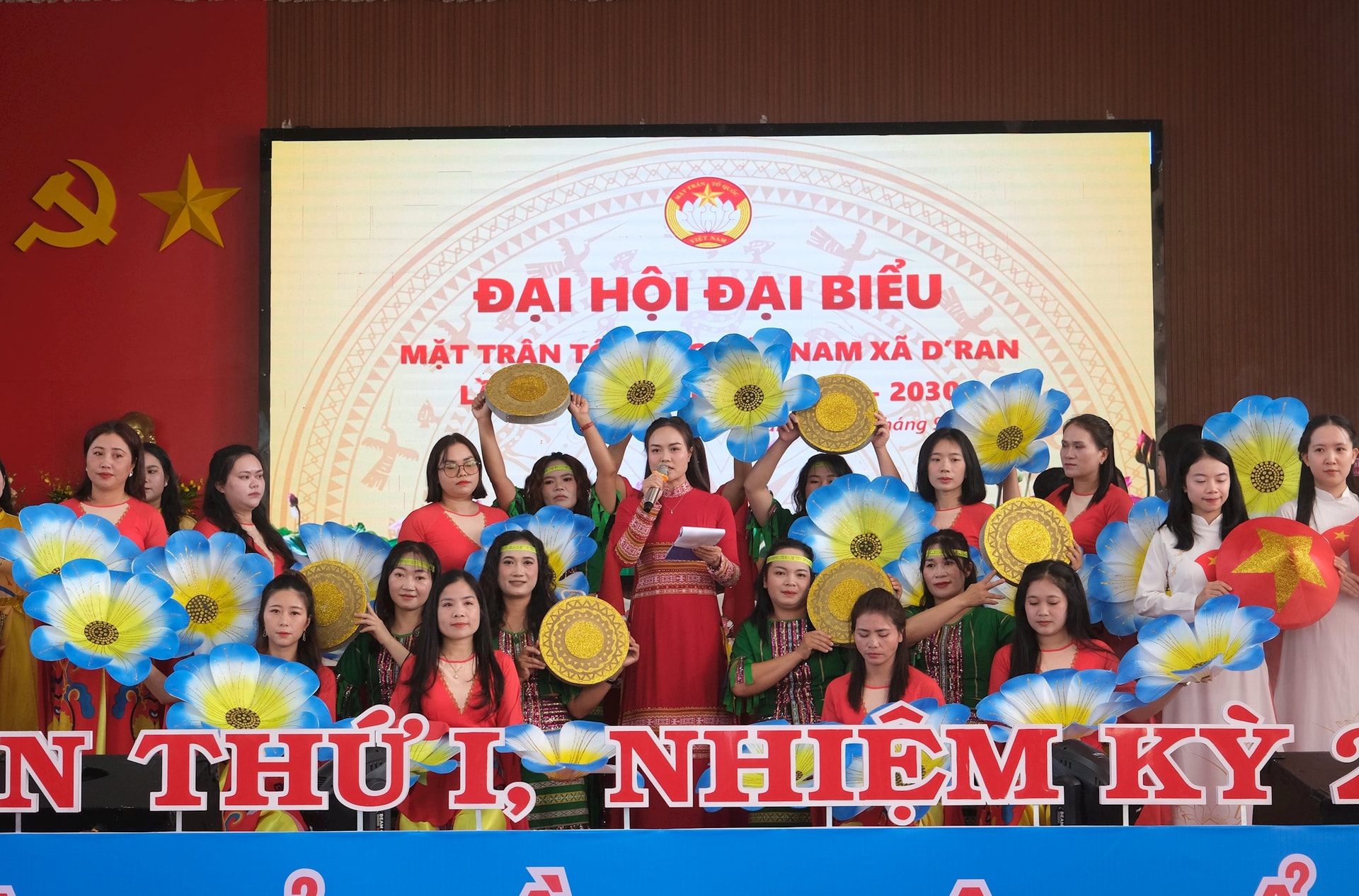 Tiết mục văn nghệ chào mừng Đại hội