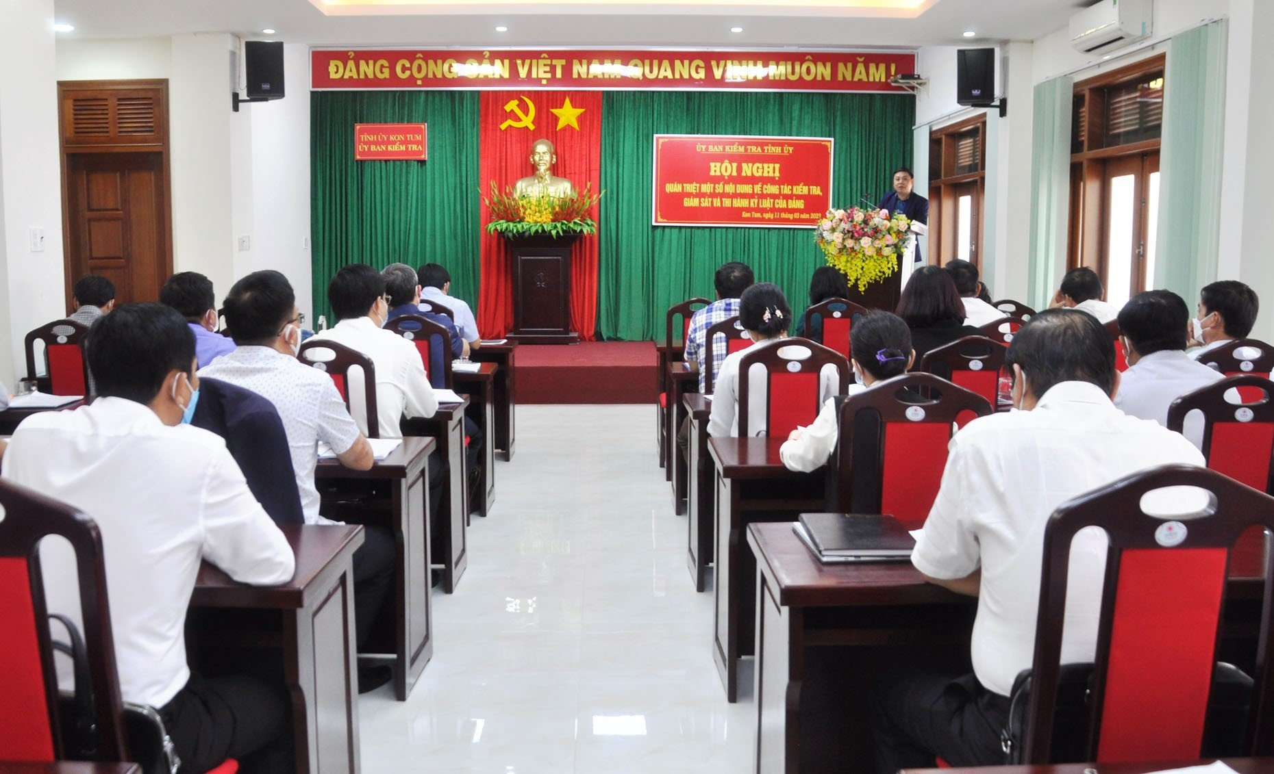 Quyền lợi và nghĩa vụ báo cáo viên của Đảng từ ngày 17/9/2025