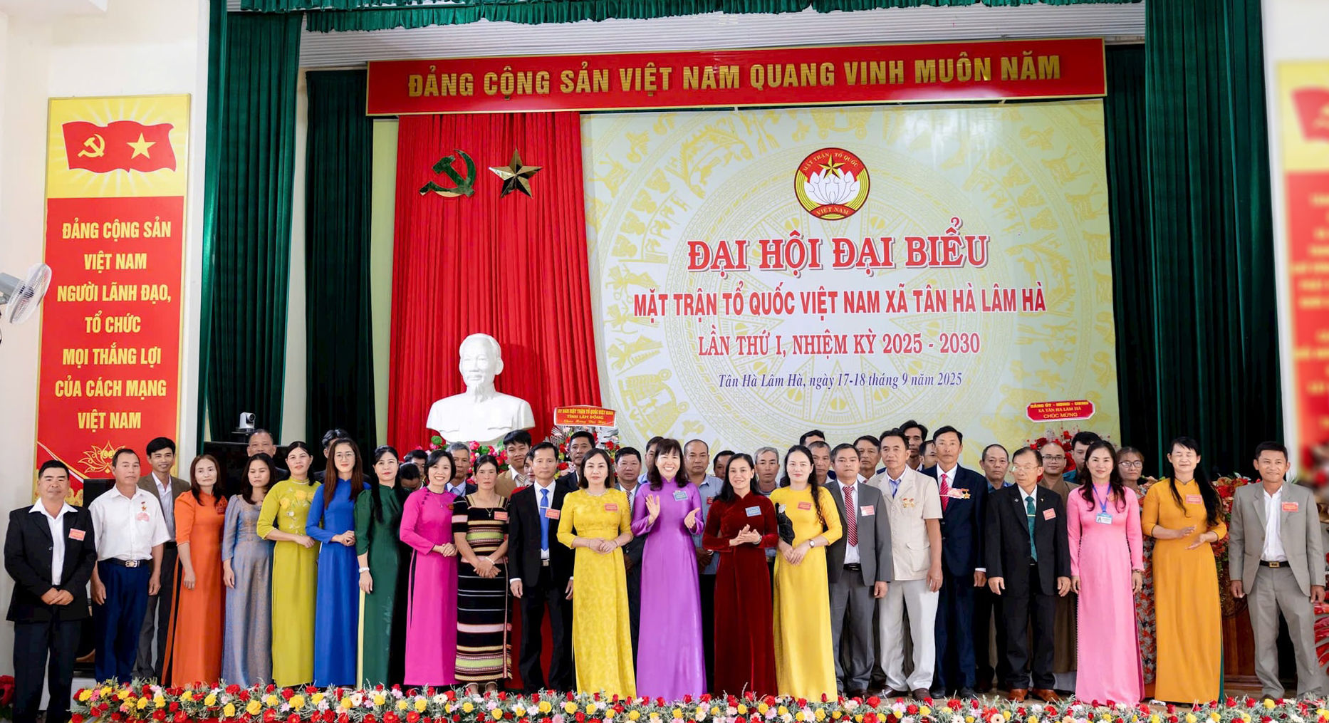 ra-mat-uy-ban-mttq-viet-nam-xa-tan-ha-lam-ha-nhiem-ky-2025-(2).jpg