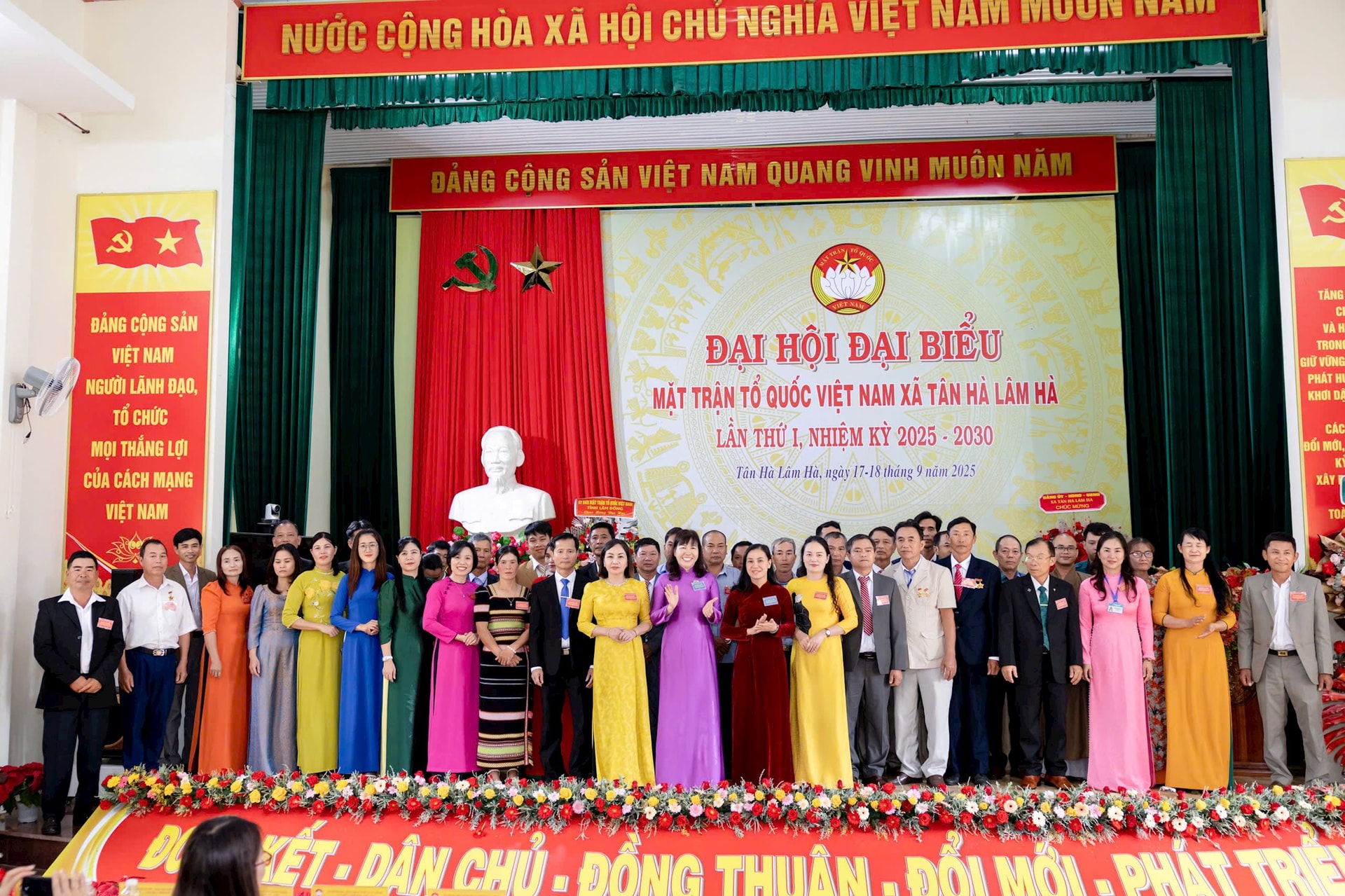 សម្ពោធគណៈកម្មាធិការរណសិរ្សមាតុភូមិវៀតណាមឃុំ Tan Ha Lam Ha សម្រាប់អាណត្តិឆ្នាំ 2025 -