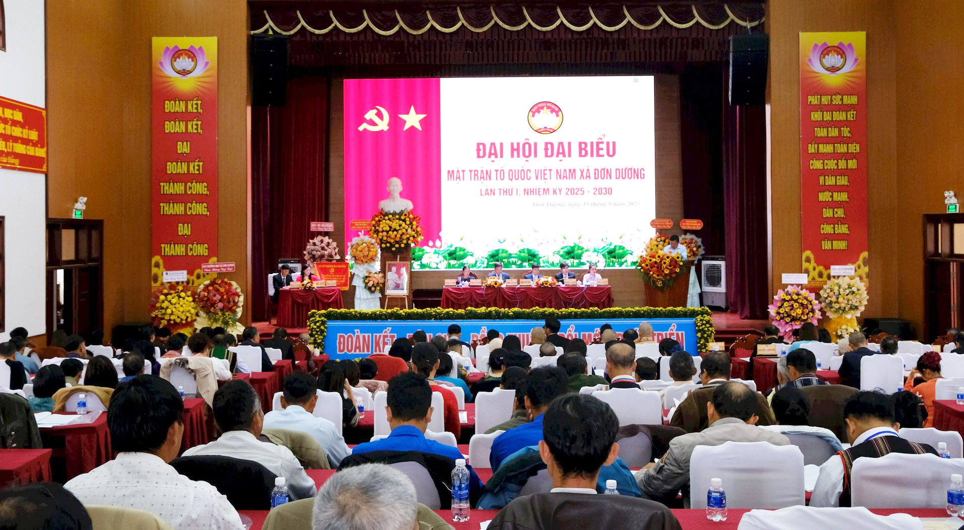 toan-canh-dai-hoi(1).jpg
