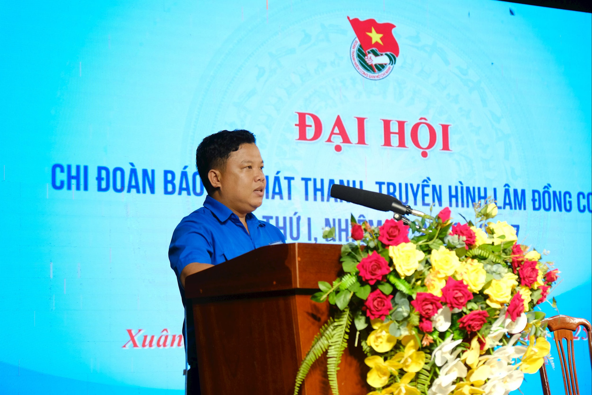 Đồng chí Nguyễn Công Thuận, Bí thư Đoàn cơ sở Báo, Phát thanh và Truyền hình Lâm Đồng phát biểu tại Đại hội