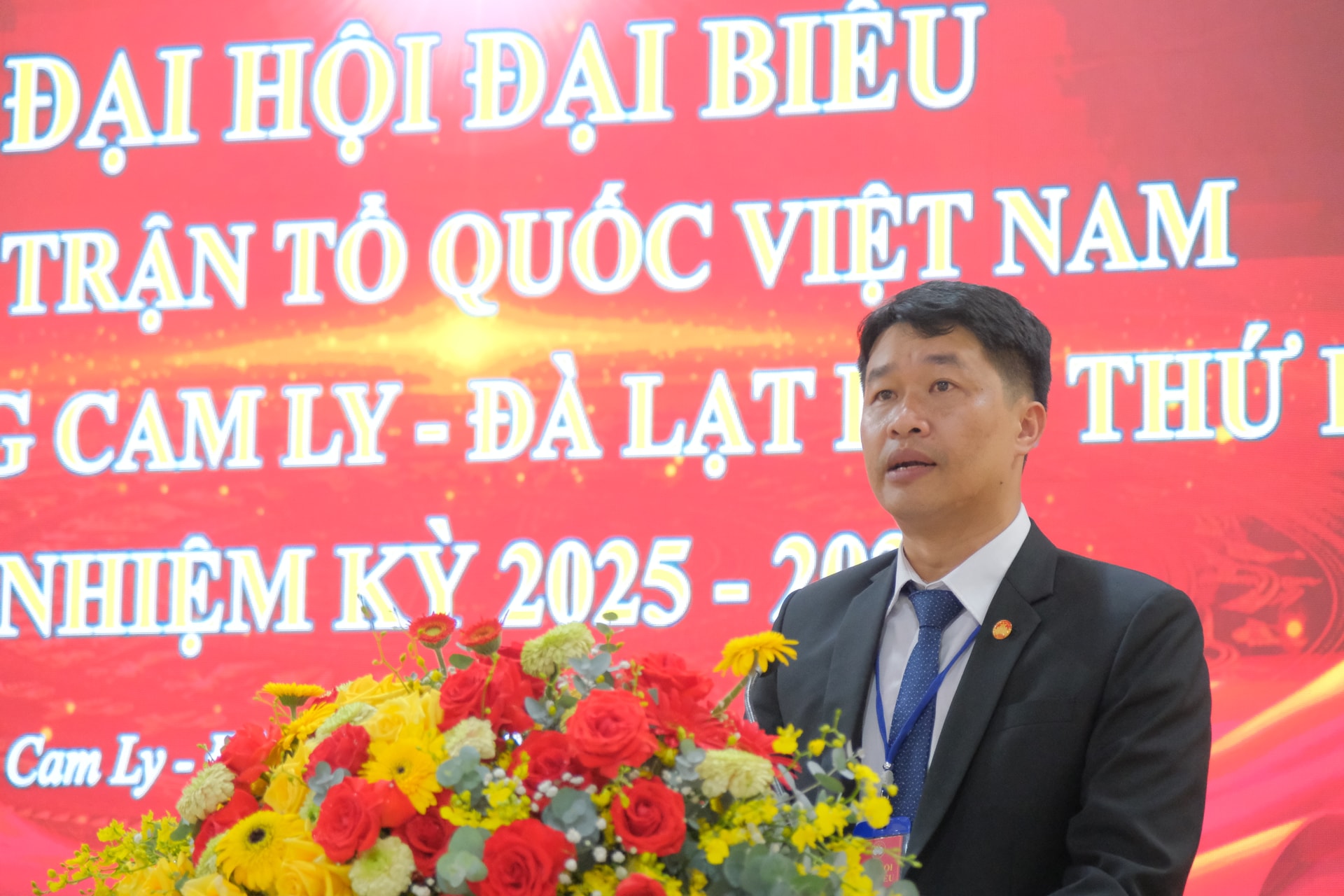 សមមិត្ត Tran Ngoc Minh ថ្លែងសុន្ទរកថាបើកមហាសន្និបាត។