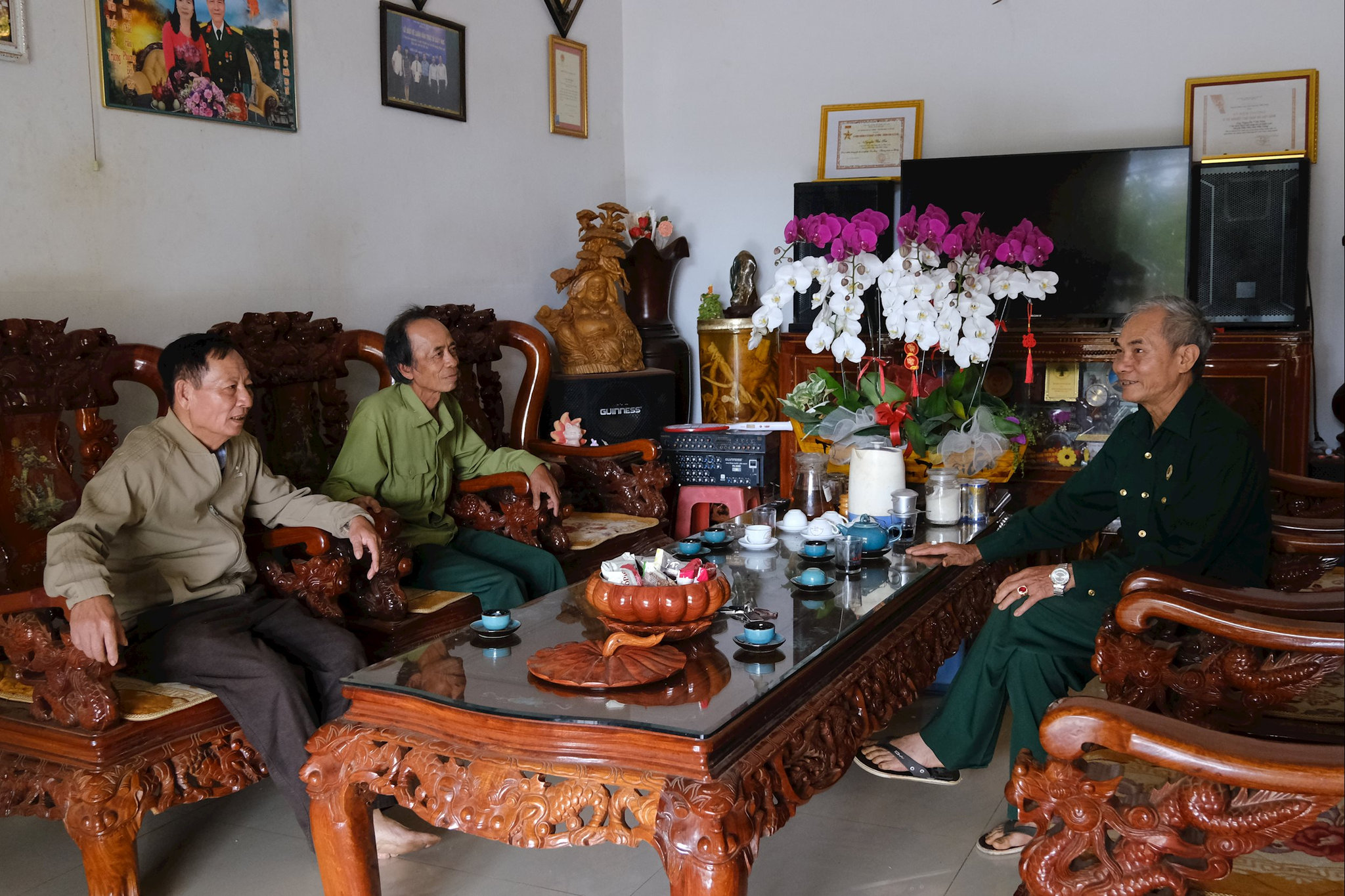 CCB Nguyễn Văn Saơn trong căn nhà khang trang của gia đình