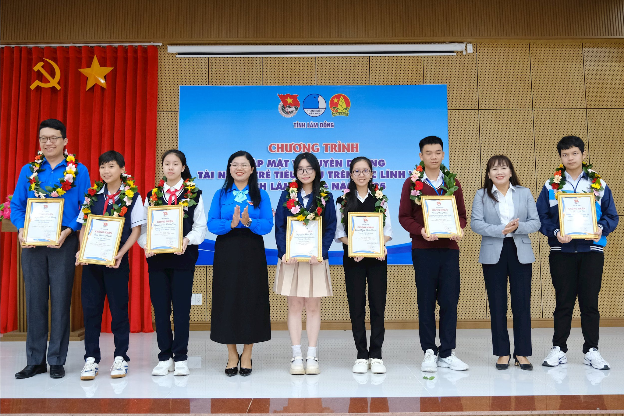 Tuyên dương tài năng trẻ tiêu biểu ghi dấu ấn bằng thành tích nổi bật trên các lĩnh vực
