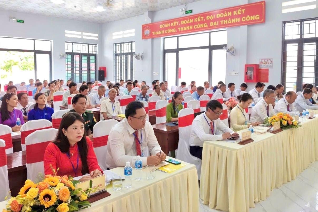 Delegáti sjezdu Vietnamské vlastenecké fronty v březnu (1).jpg