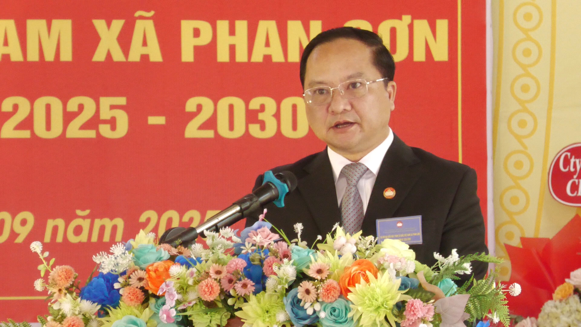Đồng chí Phạm Văn Đức - Phó Chủ tịch Ủy ban MTTQ Việt Nam tỉnh Lâm Đồng phát biểu tại Đại hội.