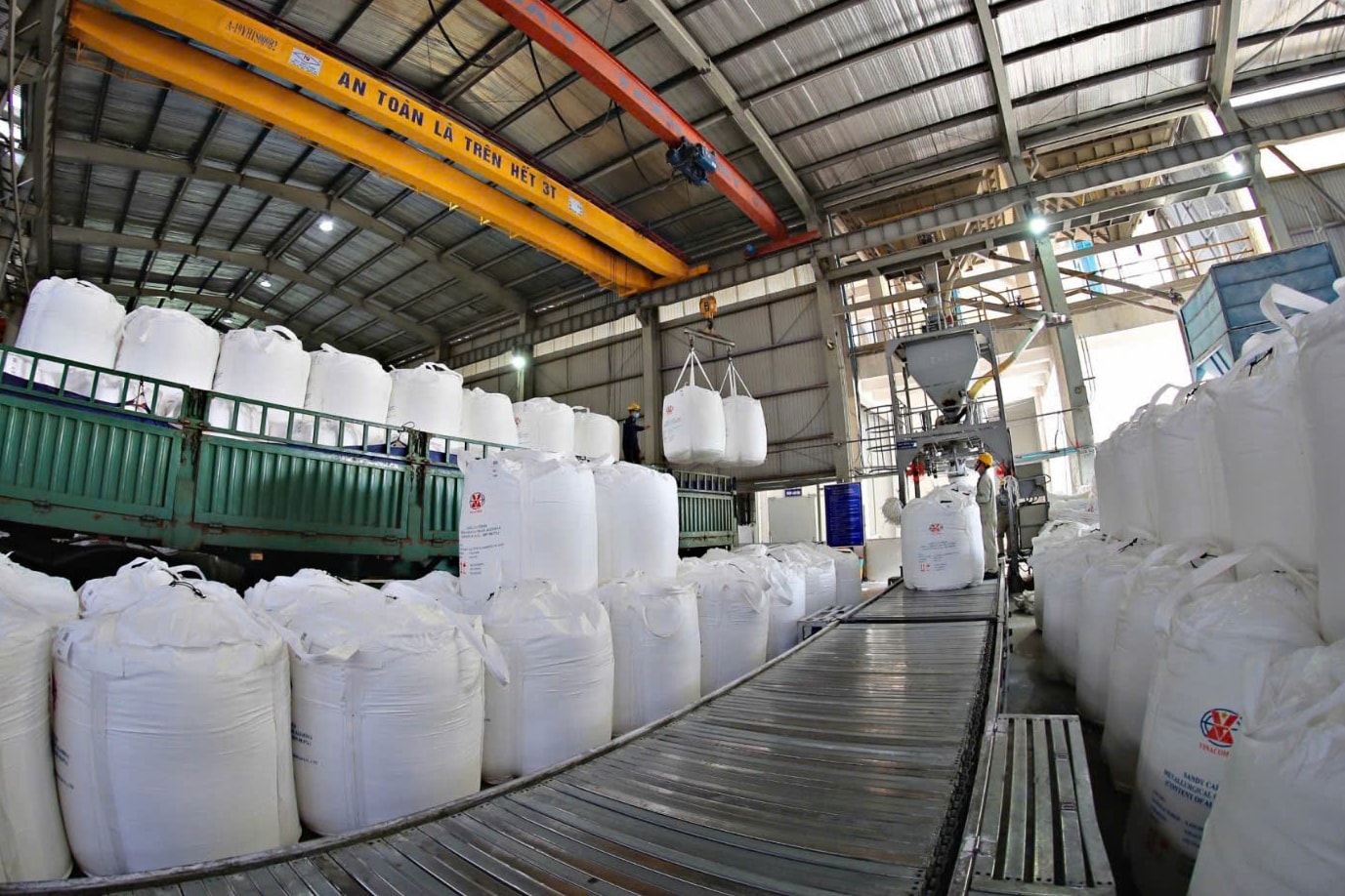 ក្នុងរយៈពេលប៉ុន្មានខែចុងក្រោយនៃឆ្នាំនេះ វិស័យឧស្សាហកម្មរបស់ Lam Dong មានទំនុកចិត្តក្នុងការឈានទៅមុខ។